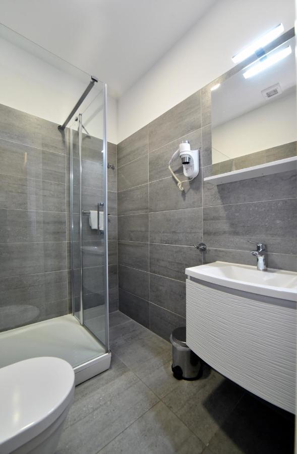 Deluxe Apartments Ria Zagabria Esterno foto