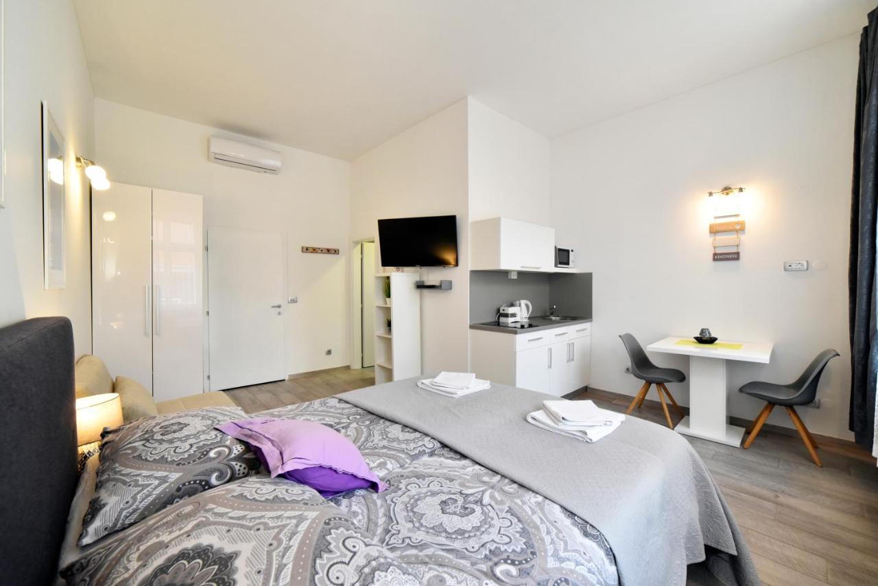 Deluxe Apartments Ria Zagabria Esterno foto