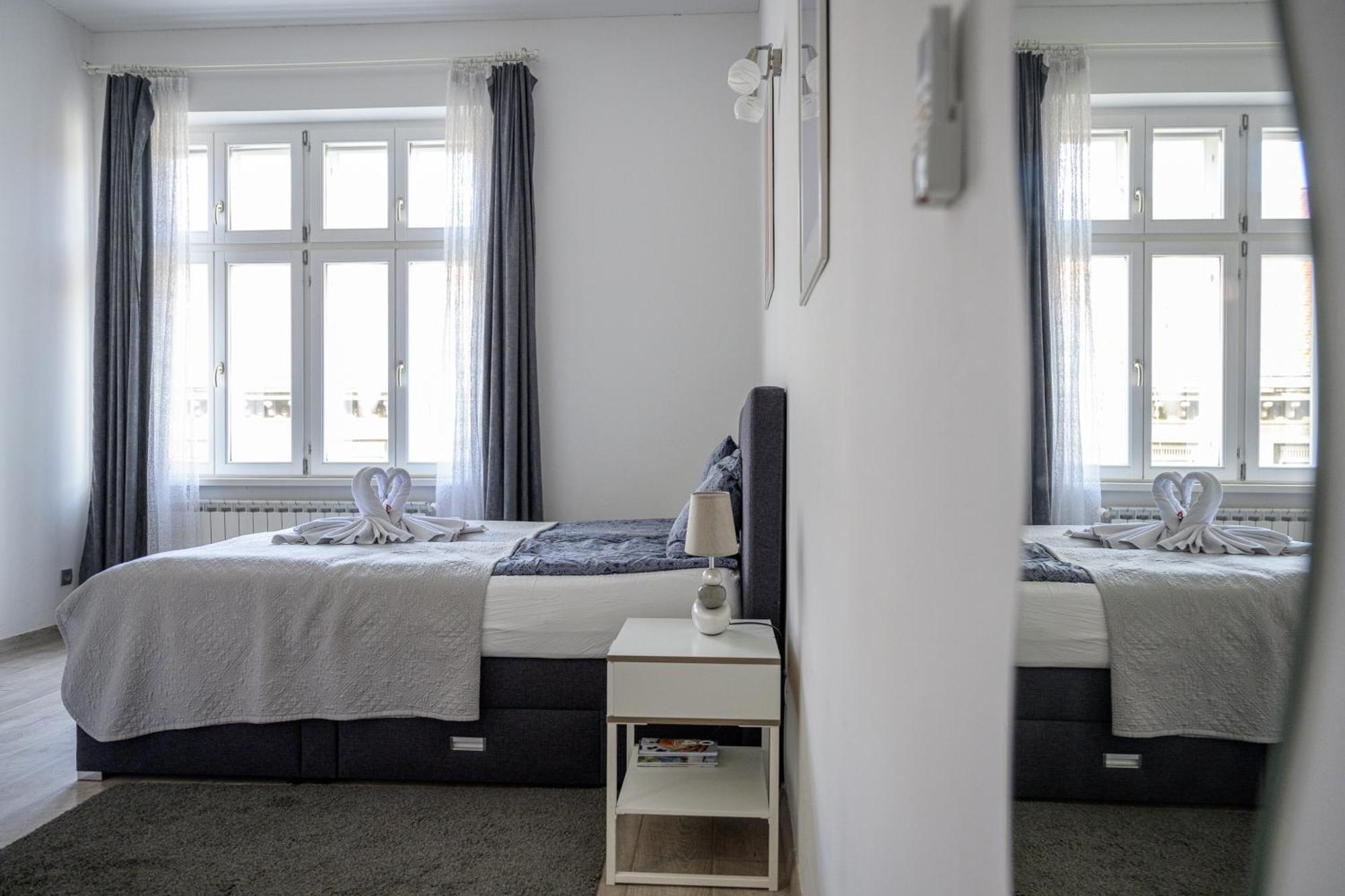 Deluxe Apartments Ria Zagabria Esterno foto
